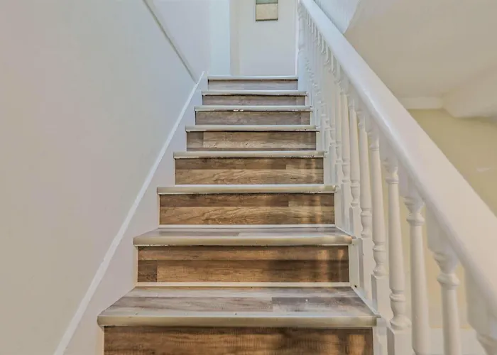 Chic, Cozy & New Prime Location With Ac, Street Parking #4