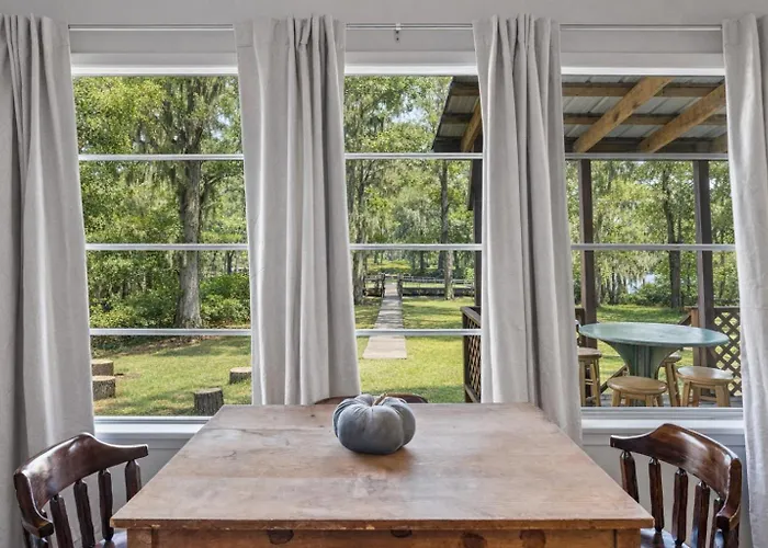 Southern Pearl Waterfront Charm -Kayaks & Canoes