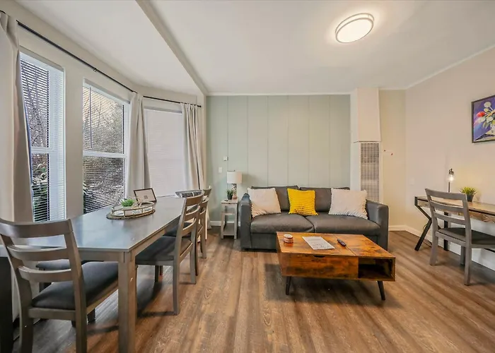 Modern Deluxe Kitchen, King Bed, Laundry, Dt Renton Close To Valley Med & Seatac