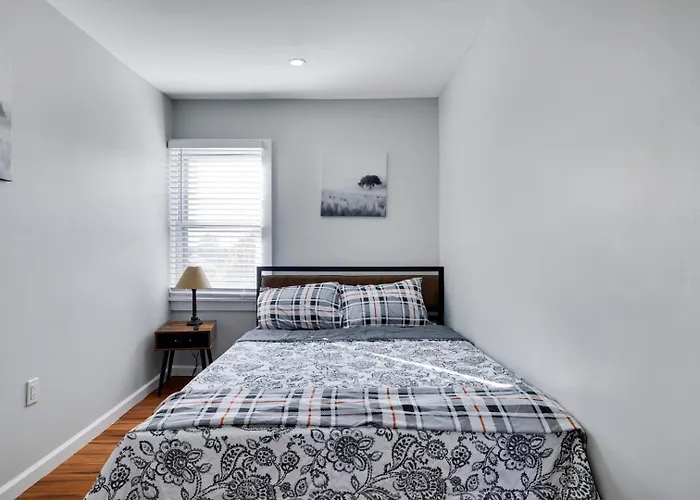 2Br Apt Near Ewr & Nyc • Workspace + Parking