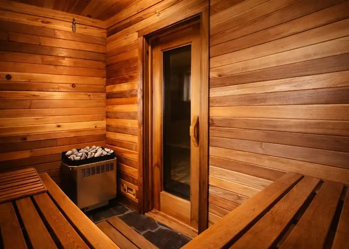Hot-Tub, Games Room, Walk-In Sauna, 7 Bm, 15 Mins To Waterton