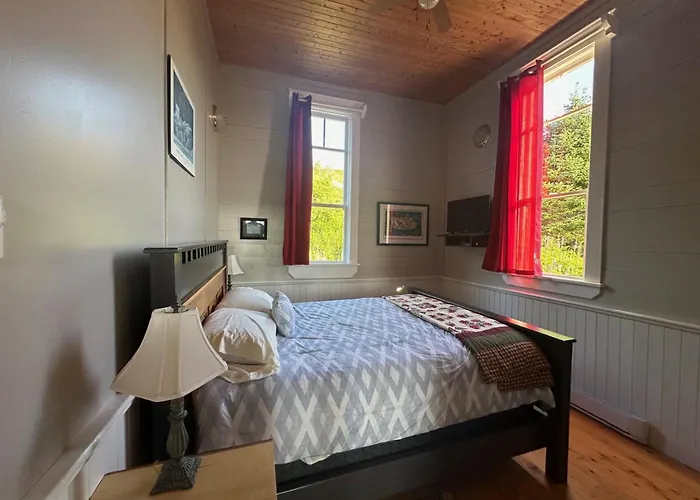 Trinity'S Oceanview Gem 2Br St Paul'S Schoolhouse