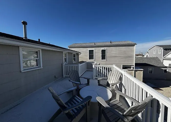 Oceanside Ship Bottom Large Yard Beach Badges Deck Wifi Only 4Th From The Beach! Only 4Th From The Beach! Ocean Single Family In Ship Bottom