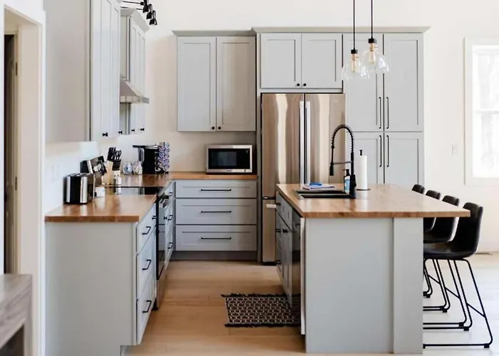 Hidden Arbor House - Newly Renovated Retreat
