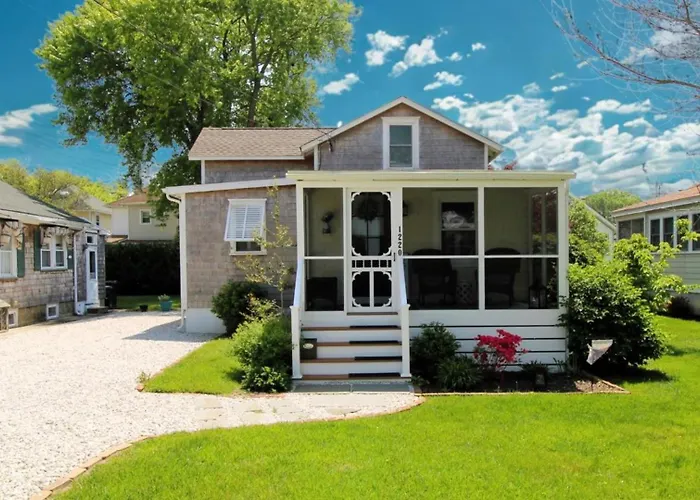 Little Cottage On Lafayette