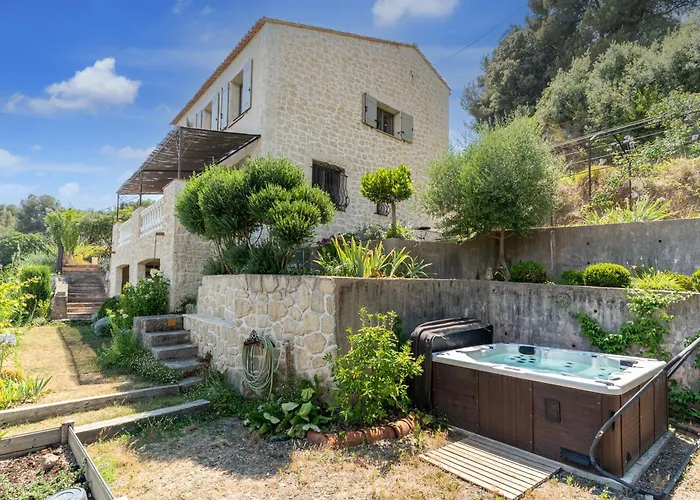 House With Garden In Saint-Laurent-Du-Var