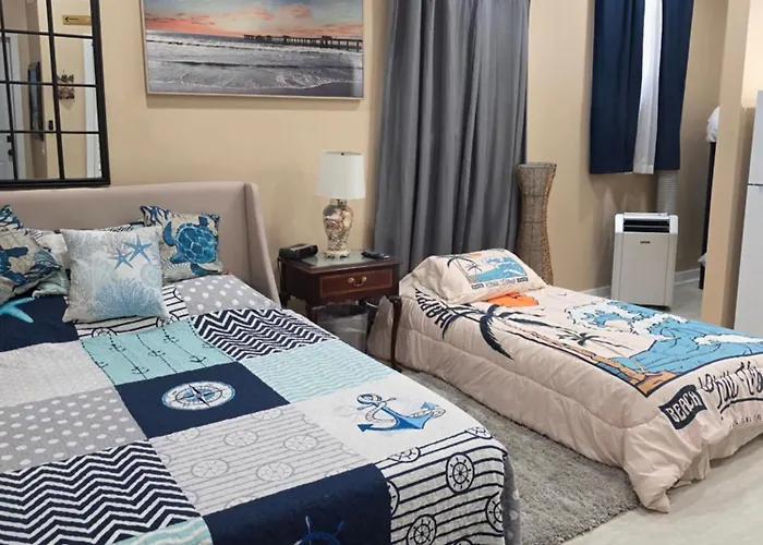 Coastal Escape Walkable, Cozy Pet-Friendly