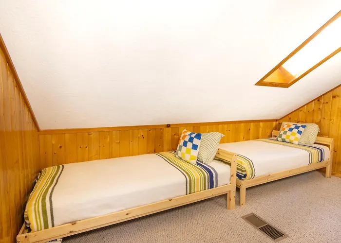 Lewis Cabin - Boat Dock - Lake Front - Sleeps 12