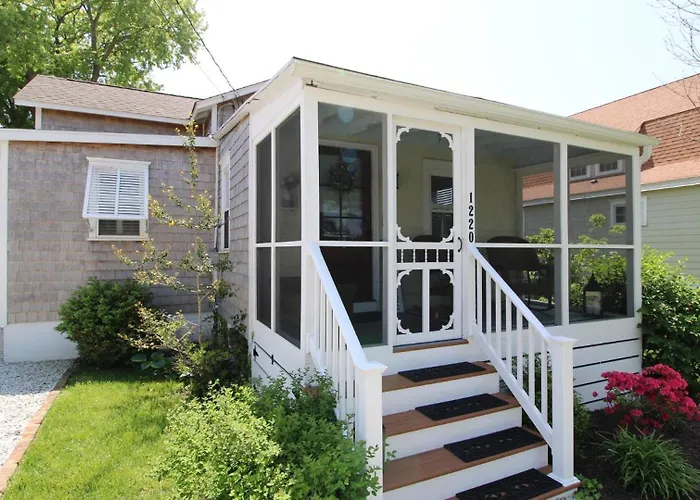 Little Cottage On Lafayette
