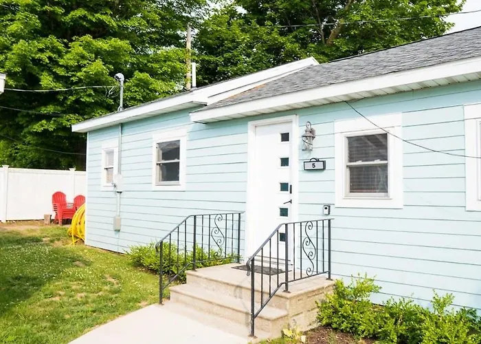 Sister Lake Cottages - Unit 5