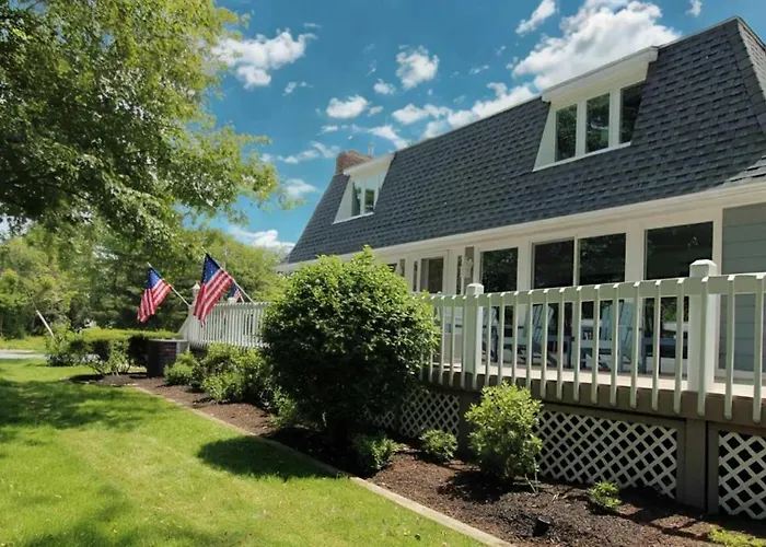 8 Bedrooms With A Pool - 404 Fourth Avenue