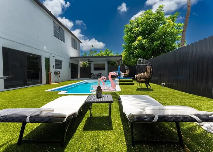 Casa Madrisqui Heated Pool Oasis 12 Guests Midway Keys & Miami