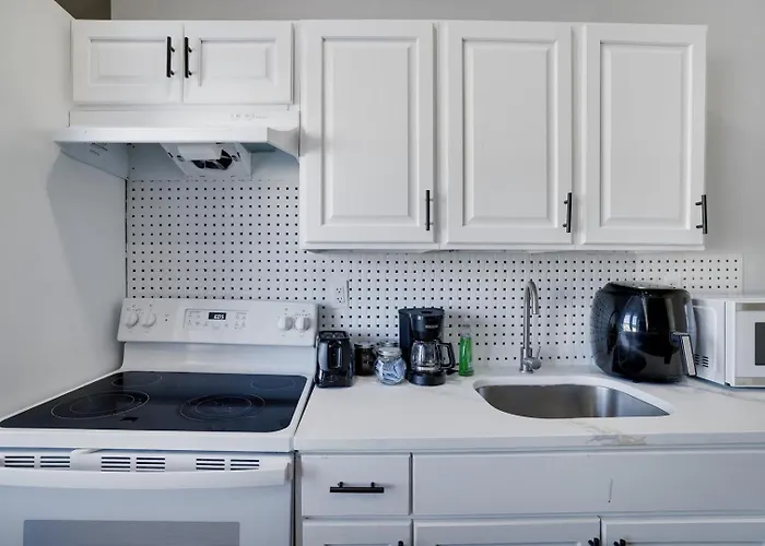 2Br Apt Near Ewr & Nyc • Workspace + Parking