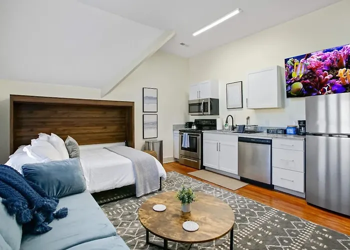 Modern Victorian Studio - Steps To Cleveland Clinic