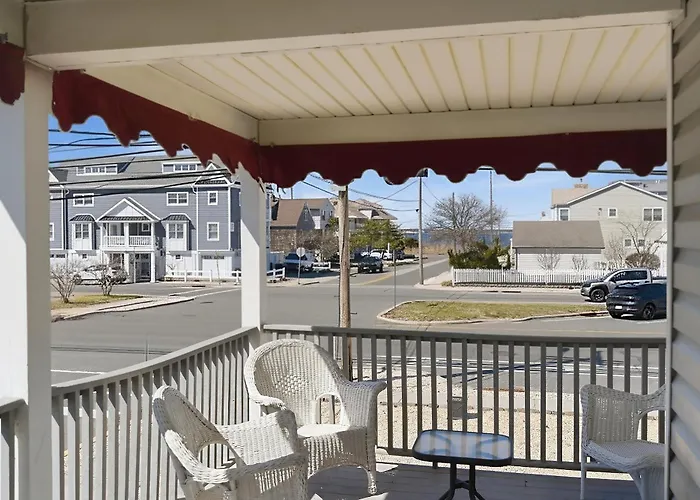 3 Bedroom 2 Bath Beach House Condo- 10 Houses From The Beach Walk To The Beach, Where Every Fisherman'S Paradise Begins