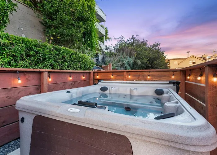 Hot Tub, Fireplace, Sauna, Cozy Historic Home