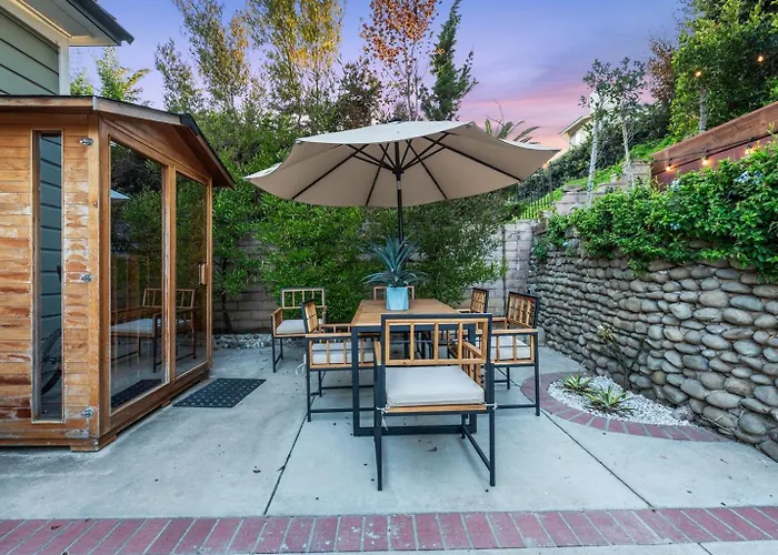 Hot Tub, Fireplace, Sauna, Cozy Historic Home