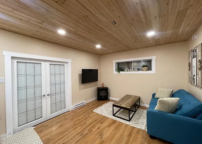 Cozy Cedar Nook