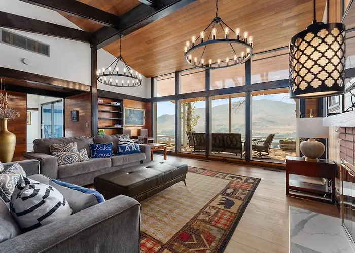 Sunny Retreat-Lake Views,Hottub,Bbq,Firepit,Ev