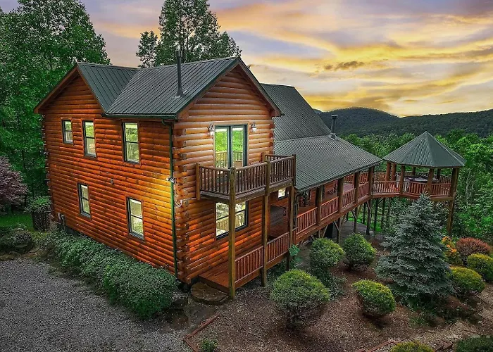 Stunning Mountain Cabin With Views And Hot Tub