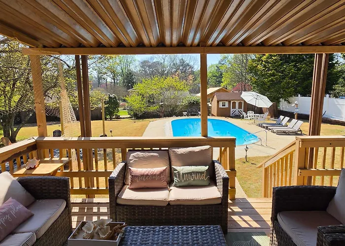 Luxury 3Br Getaway - 2 Master Suites - Pool & More - Great Location