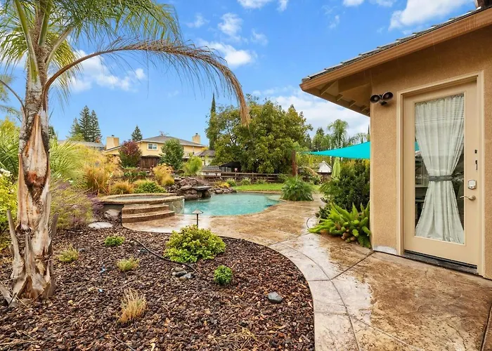 Tranquil Retreat: Pool, Spa, Firepit, Peloton, Wfh