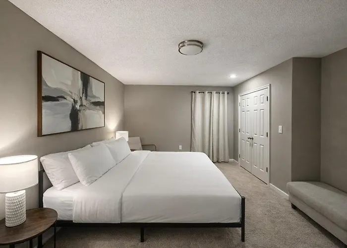Beautiful Gardner Home Sleeps 10 Game Room Central Location