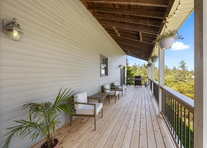 Acadia Woodland Retreat With Hot Tub & Outdoor Shower