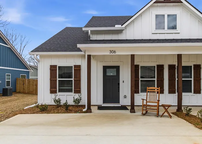 Stylish New Home Near Downtown Pine Mountain