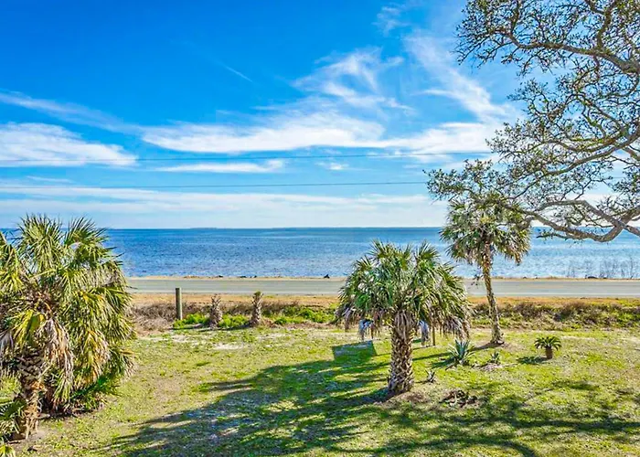 Dog-Friendly Home With Lovely Water View Roomy Deck Fast Wifi Central Ac W&D