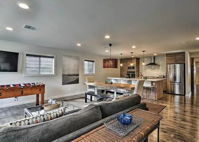 Riverfront Astoria Condo On Pier, Walk Everywhere