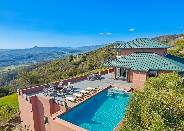 Luxury Retreat Overlooking Sonoma Valley