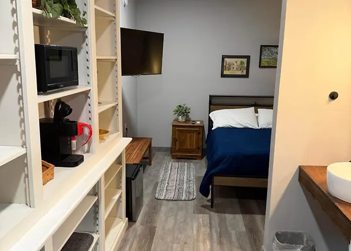 Germantown Inn & Lounge Rm 6