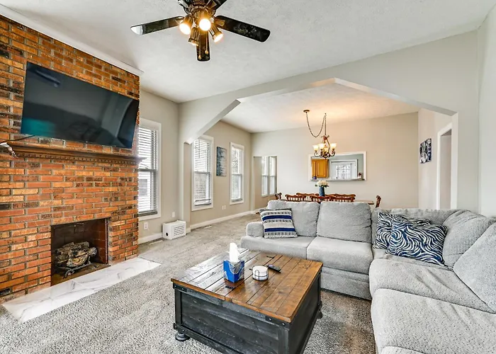 Lake Days & Fireside Nights! Updated Burnside Home
