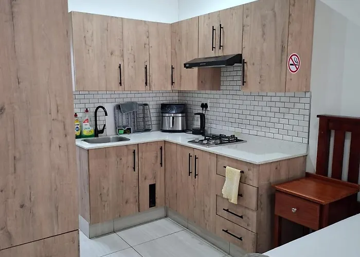 Unit 17 Sunbird Self-Catering