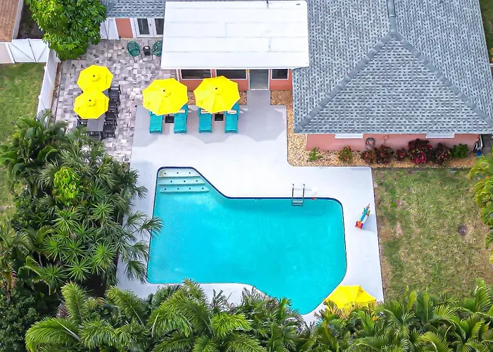 Luxe Heated Pool Oasis, 5 Min To Gulf Beaches, Movie Room