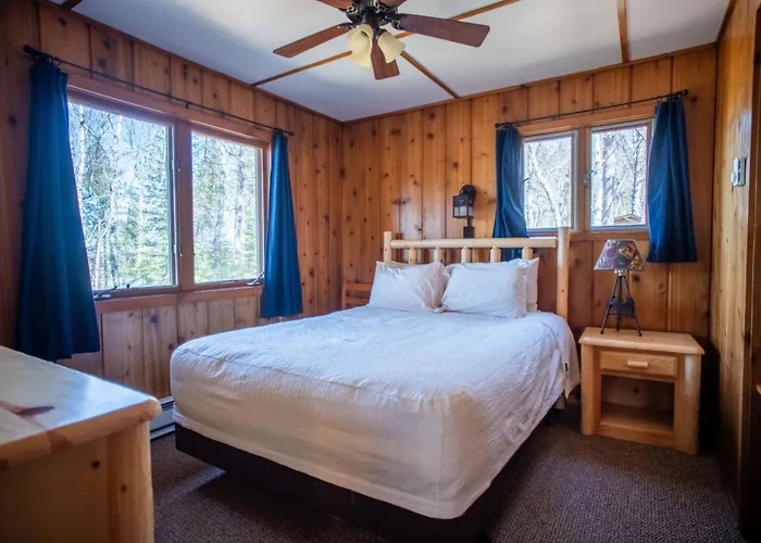 Cozy 2-Bedroom Cabin With Lake View And Stone Fireplace Cb05