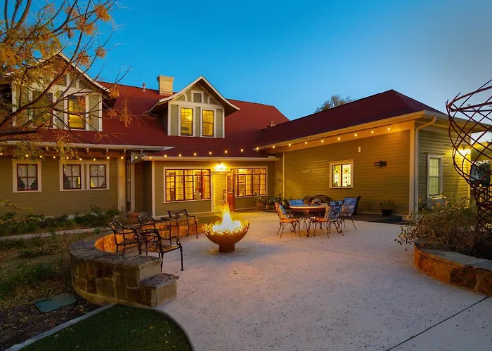 1906 Estate 21 Guests Pool Hot Tub Main House 2 Cabins