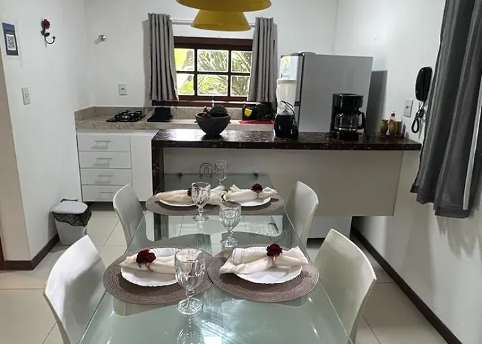 Bangalô com Quarto, Sala, Varanda