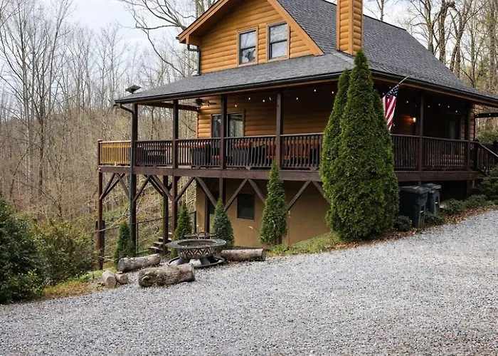 Fox Lake Cabin Retreat! Hot Tub, Games, Fire Pit, Sleeps 8