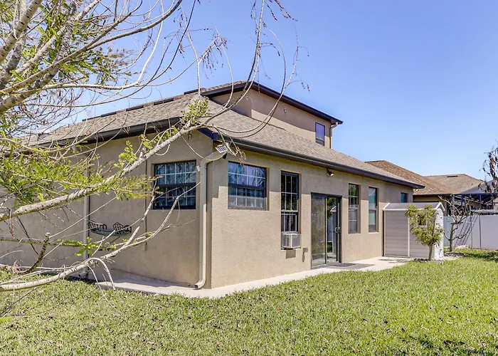 Extended Stay In Tampa Area! Spacious Home W/ Yard