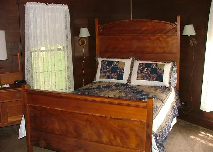 Hollyberry Inn At Heritage Farm
