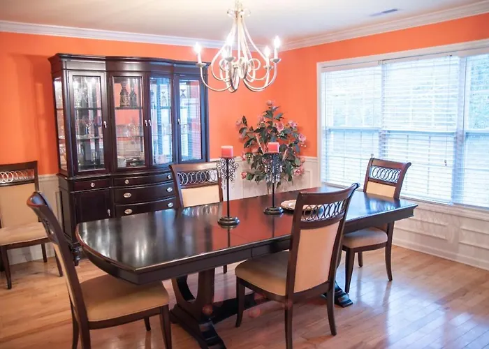 Huntsville, Alabama Spacious Four Bedrooms And Three Bathrooms Getaway