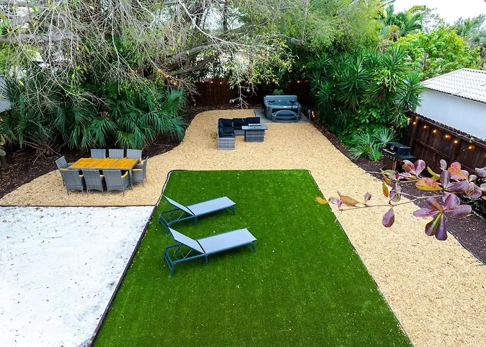 East Boca Oasis With Huge Yard Hot Tub Fire Pit And Games