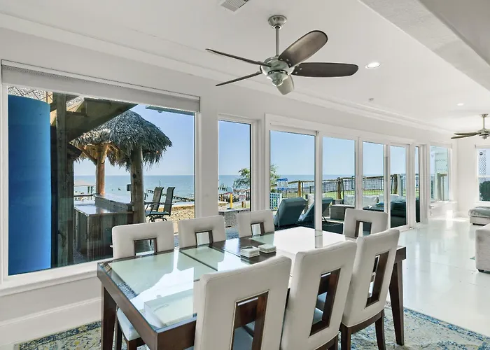 Bayfront Luxury House With Pool