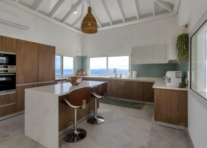Villa Sophia Oceanfront With Generator And Pool