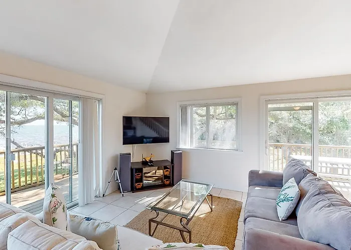 Dog-Friendly Home With Lovely Water View Roomy Deck Fast Wifi Central Ac W&D
