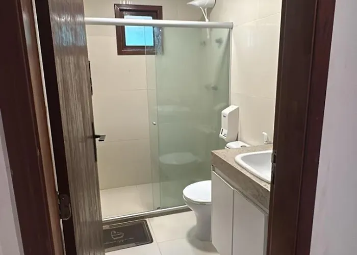 Bangalo Com Quarto, Sala, Varanda