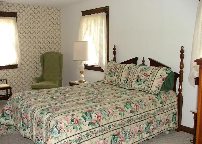 Hollyberry Inn At Heritage Farm
