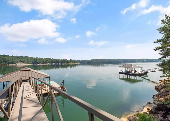 Central Perk - Pet Friendly, Luxury Cabin Feel, Kayaksand Coffee!